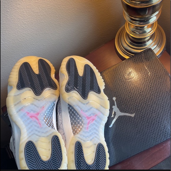 Air Jordan Retro 11 Lows Snake Light Bone - Picture 7 of 11